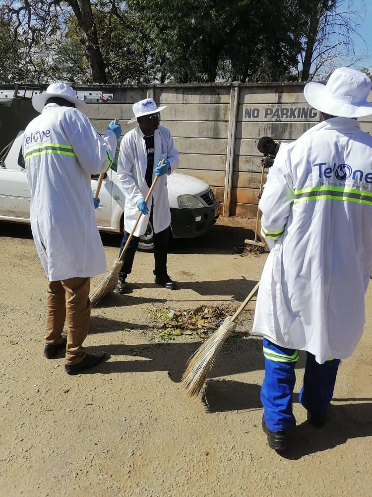 TelOneZW's tweet photo. Sights from today’s #NationalCleanUp Day #TeamTelOne #TelOneInTheCommunity #PlayYourPart. https://t.co/Nt81MdSGfy