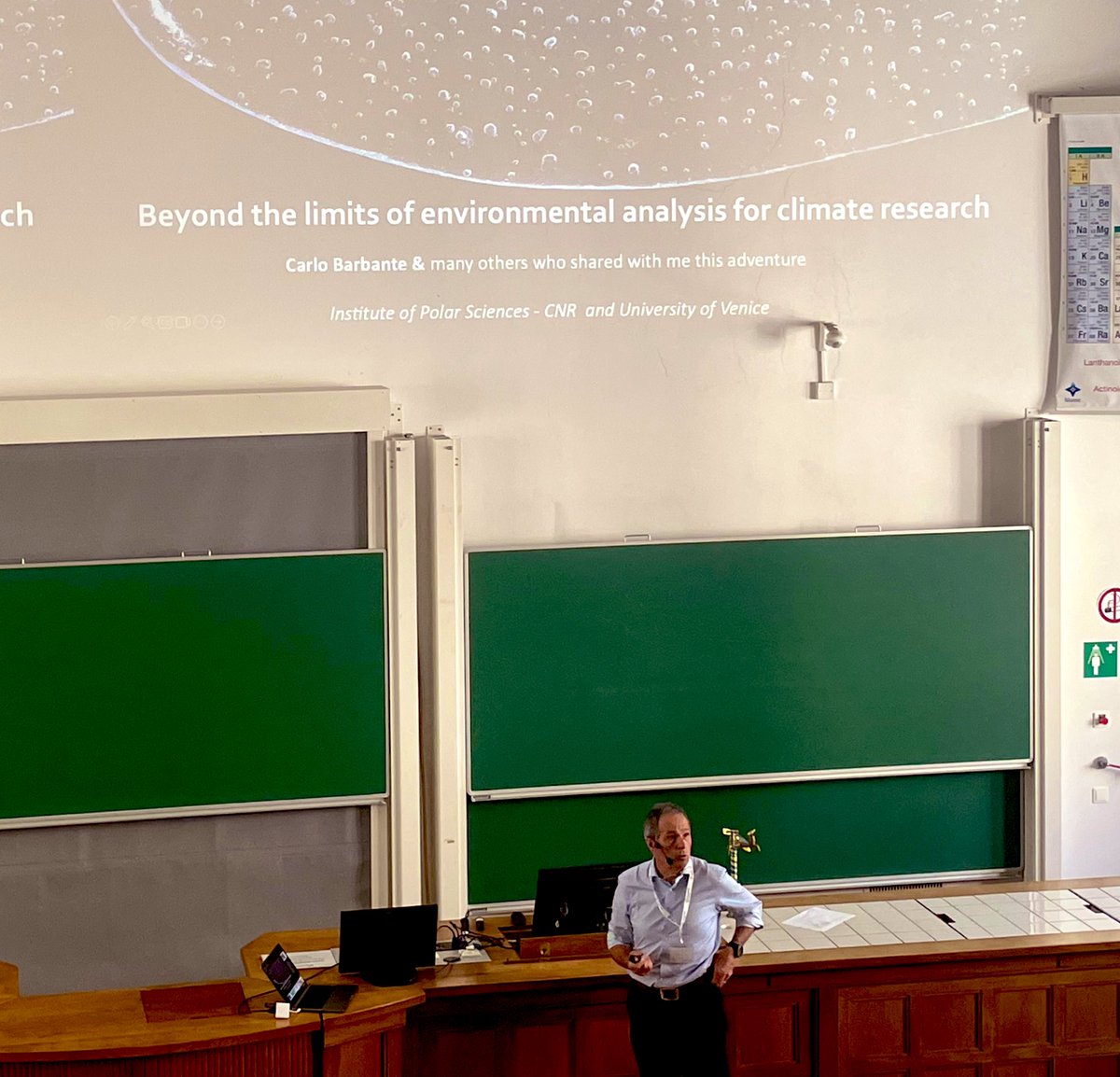 kmasania's tweet photo. Such an honour to open the #DoSChem summer school in @univienna! Now enjoying the other keynotes from Frank Würther and @CarloBarbante in the Auer von Welsbach-Hörsaal where Einstein studied #science #nopressure 😳@IMCRUnivie @AETUDelft @Shaping_Matter https://t.co/rfuUfreXbT