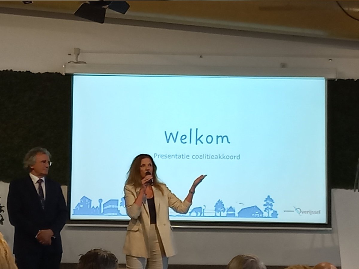 melkgeiten's tweet photo. Gister de presentatie van het Overijssels coalitieakkoord bij mogen wonen, op een 'groene' locatie #zonecollege Zwolle. 5 partijen gaan 'schouder aan schouder' aan de slag, BBB, PVDA, GL, SGP en VVD hebben het akkoord getekend.Ook gedeputeerden voorgesteld
@CarlaEvers5 succes๐ช https://t.co/PM5h2B2v8N