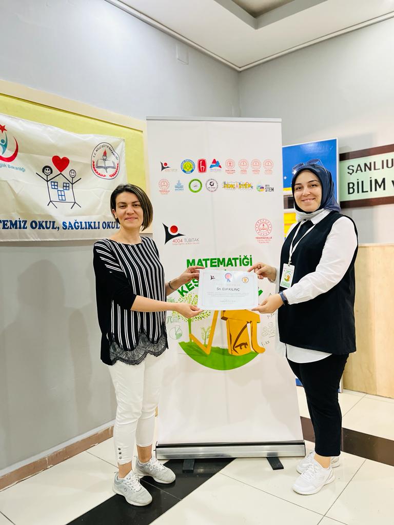 matkesfediyorum's tweet photo. Projemizin eğitim sürecinde bizi yalnız bırakmayan öğretmenlerimize hediye ve belgeleri teslim edildi.
@aictena @velikarakuss @Harunfatsa @A_KerimYAVUZ @bilimgenc @Tubitak @MemYenimahalle @ankaramemarge @HaliliyeMem @sanliurfammem63 https://t.co/9Tkb7CTFyp