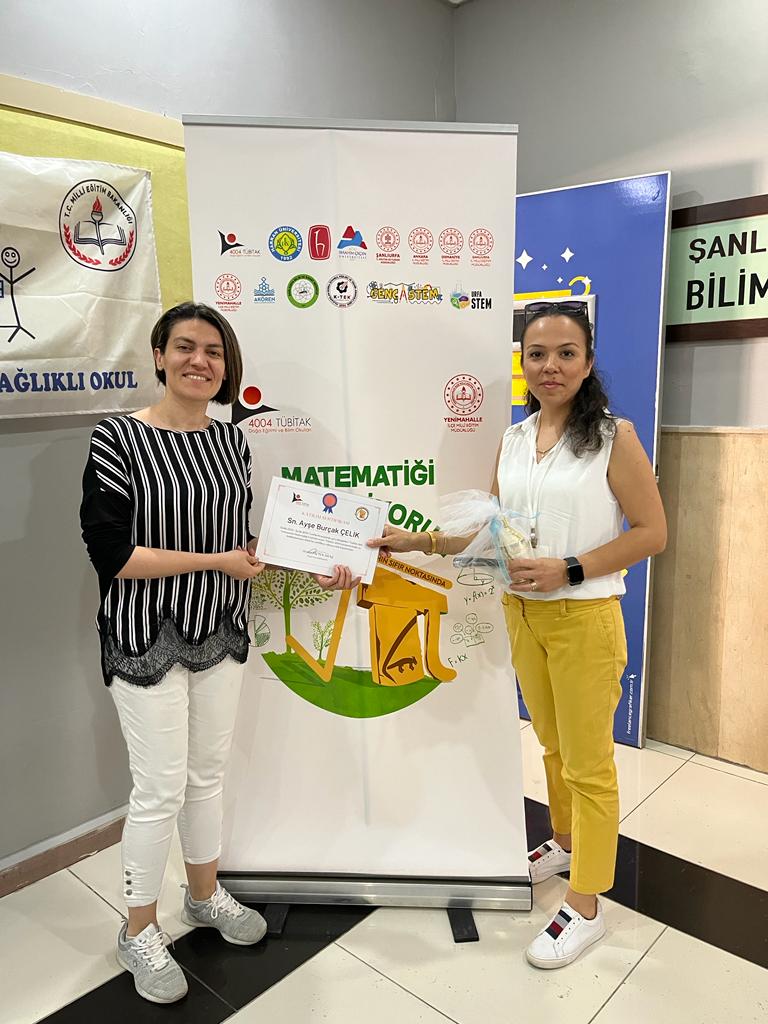 matkesfediyorum's tweet photo. Projemizin eğitim sürecinde bizi yalnız bırakmayan öğretmenlerimize hediye ve belgeleri teslim edildi.
@aictena @velikarakuss @Harunfatsa @A_KerimYAVUZ @bilimgenc @Tubitak @MemYenimahalle @ankaramemarge @HaliliyeMem @sanliurfammem63 https://t.co/9Tkb7CTFyp