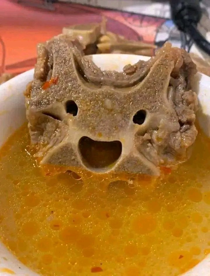 sudi_evans's tweet photo. Ulikua unaskia Pelvic girdle kwa mwalimu wa biology unaona fala ..
Ona huyu anaita supuu nyama ya mtu 😂
#Maandamano 
#SabasabaGrandMarch 
#thre https://t.co/LyLG4zI3kQ