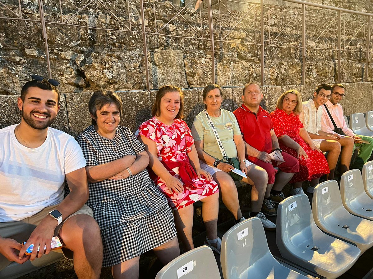 plenaextremadur's tweet photo. 🎭 Diez personas del centro residencial de Inclusives disfrutaron anoche de la obra 'Las Asambleístas' en el @Festival_Merida, gracias al convenio de colaboración entre la federación y la organización.

#discapacidad #discapacidadintelectual #inclusion #teatro #arte https://t.co/7JKNso7j2i