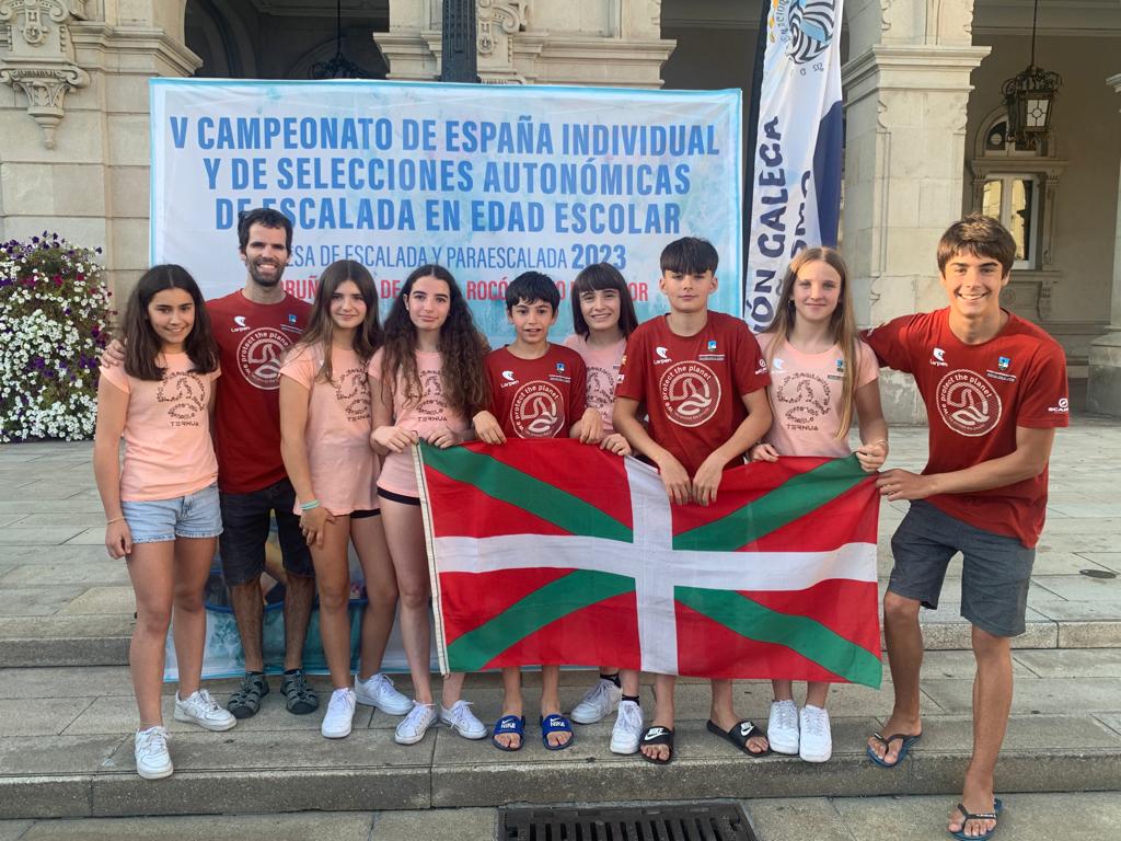 Euskal Mendizale Federazioa EMF-FVM (@emffvm) on Twitter photo 🧗🏻 Eskaladako #EuskalSelekzioa A Coruñan dago jada, CESAn (Competición de Escalada en Edad Escolar) parte hartzeko, atzotik igandera. Zorte on neska-mutilak!
🫱🏼🫲🏽 <a href="/ternua/">Ternua</a> · #Alkora · <a href="/LorpenSocks/">Lorpen Socks</a> · <a href="/ScarpaSpain/">Scarpa Spain</a> | Lag: <a href="/ClimbskinS/">Climbskin Spain</a> 🧗🏻 Eskaladako #EuskalSelekzioa A Coruñan dago jada, CESAn (Competición de Escalada en Edad Escolar) parte hartzeko, atzotik igandera. Zorte on neska-mutilak!
🫱🏼🫲🏽 <a href="/ternua/">Ternua</a> · #Alkora · <a href="/LorpenSocks/">Lorpen Socks</a> · <a href="/ScarpaSpain/">Scarpa Spain</a> | Lag: <a href="/ClimbskinS/">Climbskin Spain</a>