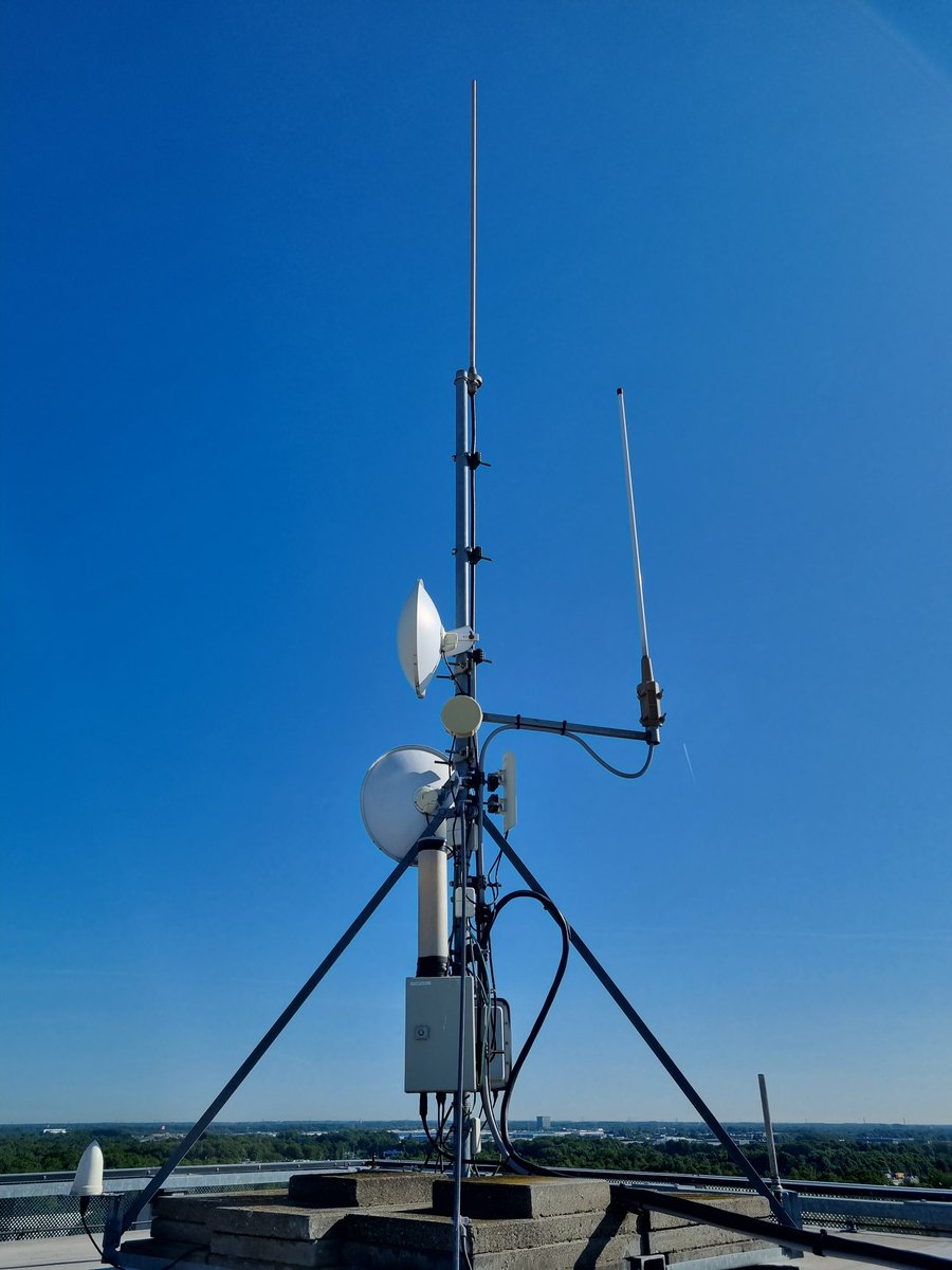 PE1RDP's tweet photo. Decommissioning of pi2ehv and pi6ehn finished. Removed all equipment, antennas and cables. HAMNET, IoT gateway and 3cm websdr also qrt.
#hamradio #hamr #AmateurRadio #70cm #23cm #repeater #antenna #decom #coax #QRT #hamner #websdr #3cm #10GHz #InternetOfThings #IoT https://t.co/CgK986I1m2