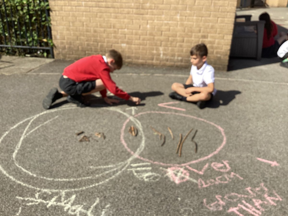 MoorlandsHudds's tweet photo. Year 4 are learning about statistics and took their data collecting outdoors. They collected data from nature, presented their data in a range of ways the created questions and keys for their peers to answer. #MPS #mathsoutside #mathsiseverywhere #maths https://t.co/wg02iI0HwU