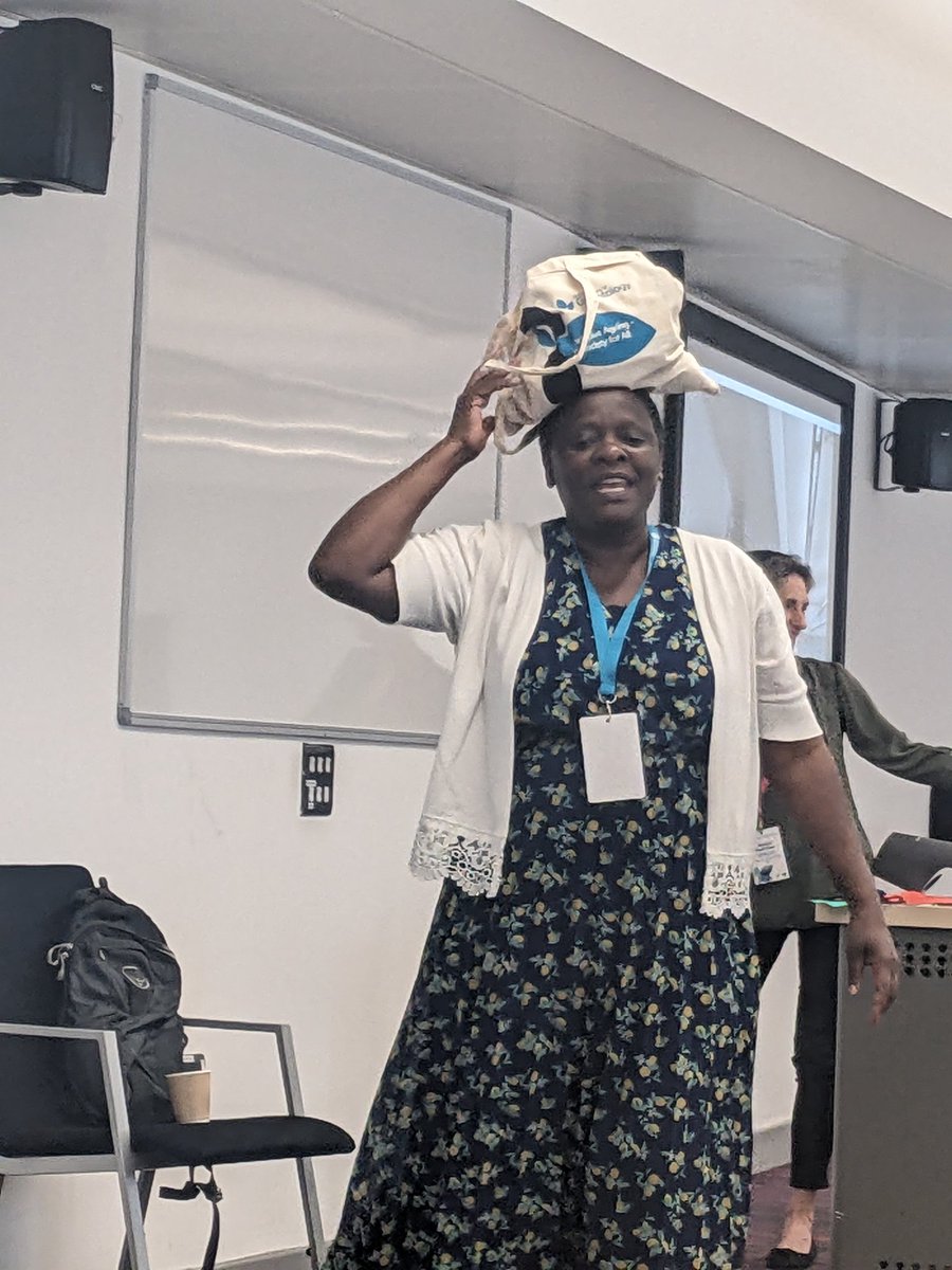 aledsingleton's tweet image. Great way to end @bsg2023 talks and presentations. We learned about Zimbabwean culture through singing and dance from Atiha. Carrying weight in a bag.