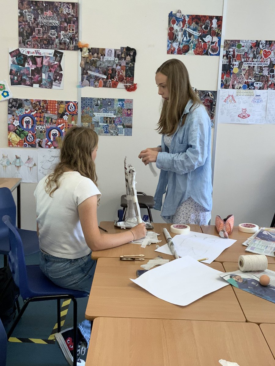 RHSBTechnology's tweet photo. Year 10 students engaging in a design challenge with critical thinking as an introduction to 6th form #WomenInSTEM #technology @RoyalHighBath https://t.co/SDuBR52PqA