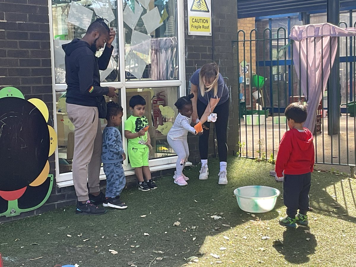 Miss Astley tweet media