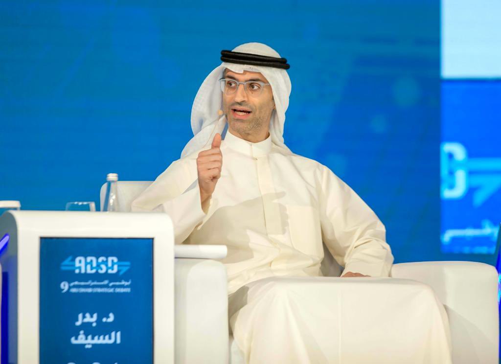 falarbash's tweet photo. مع الاسف فقط الفاشنستات اهم اللي لهم نصيب بانتشار حساباتهم واسمائهم وتفاهاتهم

اما ابناء الوطن الاكاديميين والاطباء والمثقفين اصحاب الفكر والانجازات اللي تعبوا على روحهم وخدموا وطنهم مالهم نصيب ولا احد يعرفهم ولا يدري عنهم

من اليوم رايح راح اختار بعض الشخصيات المبدعة من ابناء وطني واكتب عنهم وانتشار اسمائهم بخليه عليكم 

الدكتور بدر موسى السيف 

*حائز على أربع شهادات ماجستير في القانون والسياسات العامة والتربية والتاريخ الديني لشبه الجزيرة العربية من جامعات هارفرد، جورجتاون، ولندن. كما حاز على درجة دكتوراه مع مرتبة الشرف من جامعة جورجتاون.
 
*تقلد مناصب قيادية في القطاعين الخاص والعام في الكويت. و عمل كنائب رئيس أول في القطاع النفطي في شركة اجيليتي ومستشار في مؤسسة طوني بلير اللي ساهمت في وضع رؤية الكويت. 
و عمل سابقاً كمستشار في الديوان الأميري، ديوان مجلس الوزراء والأمانة العامة لمجلس الوزراء في مشاريع متفرقة، وحالياً يعمل أستاذ في جامعة الكويت. 
 
*عنده زمالة مع العديد من مراكز الفكر العالمية منها كارنيجي سابقا ومعهد دول الخليج العربية في واشنطن وحاليا باحث في الشأن العام الكويتي والعربي، له عدة دراسات وأبحاث منشورة

هذا حسابه 

يستحق النشر و بجداره 

@bmalsaif 

🇰🇼🇰🇼🇰🇼🇰🇼🇰🇼🇰🇼🇰🇼🇰🇼🇰🇼🇰🇼🇰🇼🇰🇼🇰🇼🇰🇼