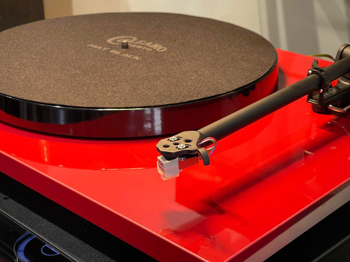 collaroaudio's tweet photo. Not the usual pairing, but a Mat Black Precision Mat on this gorgeous little @RegaResearch Planar 1 Eco looks the part. A great upgrade, and can be transferred when you change up to a P3 or above… because you know you want to! https://t.co/rhWTTmuJUQ