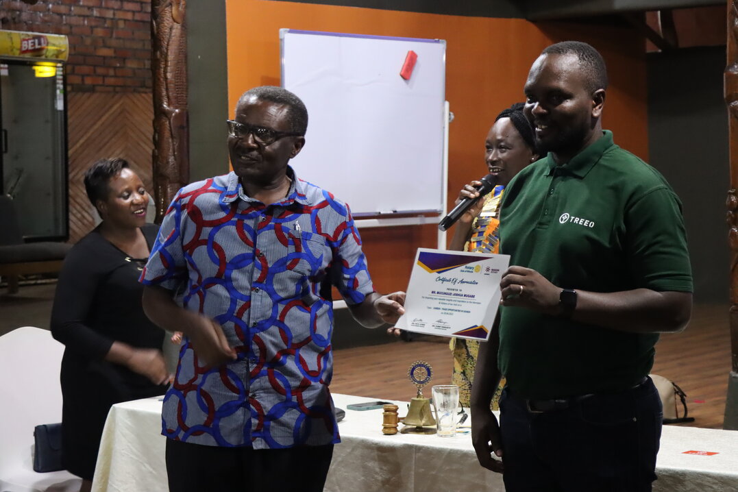 TREEO_one's tweet photo. We recently presented at @RC_Ntindametro where we discussed Uganda's promising carbon trade prospects. Highlighting #TREEO's single-tree monitoring technology and showcasing its huge potential in carbon removal. #CleanTech

 Learn more on our news blog! https://t.co/MRxGTtc0k6 https://t.co/hxG6MmJa9F