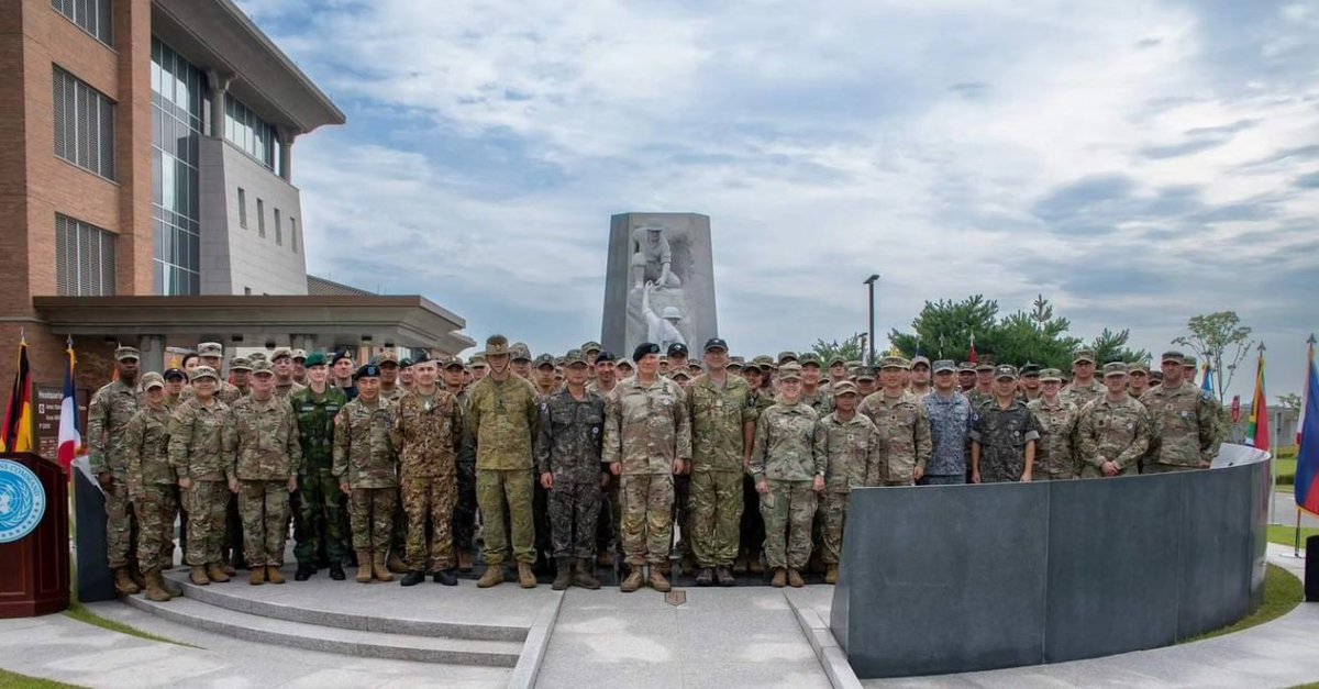 UN_Command's tweet photo. Today fellow members of @UN_Command and friends of the Allies of the Tri-Command recognized the founding of @UN_Command during a ceremony hosted by @CDRUNCCFCUSFK GEN Paul LaCamera.
#unifiedinpurpose, #unbrokencommitment, #underoneflag https://t.co/H9aIiAibrs
