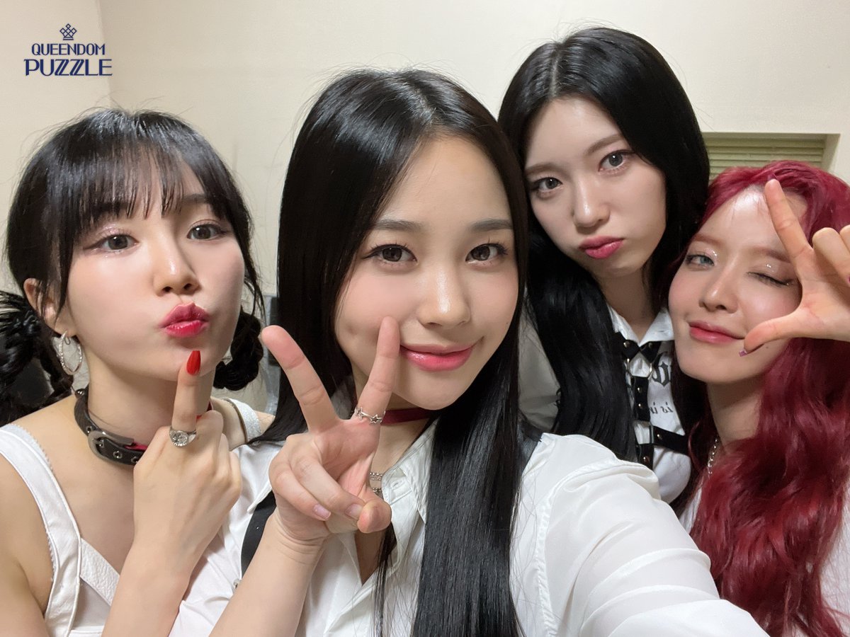 MnetKR's tweet photo. [#퀸덤퍼즐] 4회 〈Re-mix 배틀〉 단체 Selfie📸 #1

이 조합 보내기 아쉬워..💦
그래서 준비한 'Re-mix 배틀' 단체 selfie 선물💐

걸그룹 최상의 조합을 완성하라! Mnet 〈퀸덤퍼즐〉 
매주 화요일 밤 10시 본방송
Every Tuesday 10PM (KST) 

#퀸덤퍼즐 #QUEENDOMPUZZLE #퀸덤 #Mnet #엠넷 https://t.co/B2uMFYKV1E