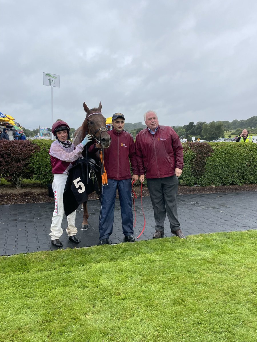 Double for Luke Comer at yesterday’s meeting as Oranmore landed the <a href="/McNallys365/">McNallysPharmacy 365</a> Handicap, ridden to victory by <a href="/chrishayes24/">Chris Hayes</a> 👏
