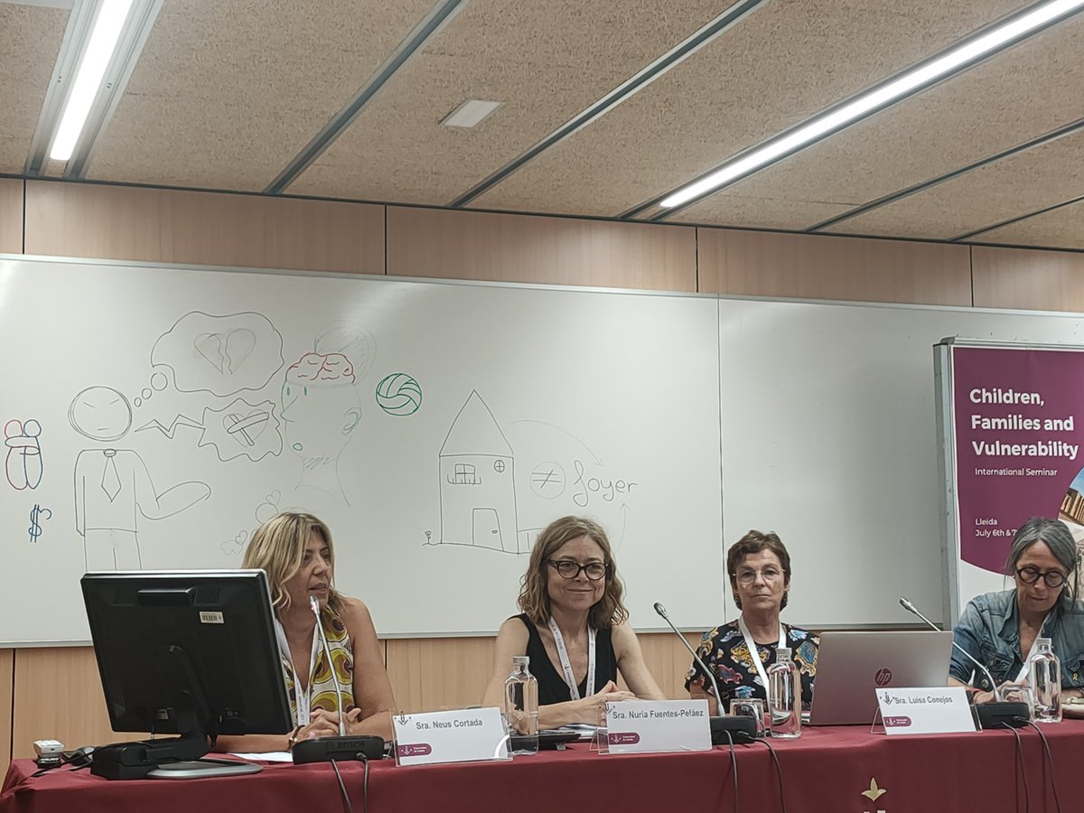AinoaMateos's tweet photo. Seguim amb el congrés. Anem cap a la segona part de la sessió d'avui. En aquesta part, presenta en la taula rodona, la nostra companya, la catedràtica Nuria Fuentes-Peláez del @GrupGRISIJ i la @EducacioUB #GIREFV #ParticipacioInfantil https://t.co/OoJ5Ro52OG