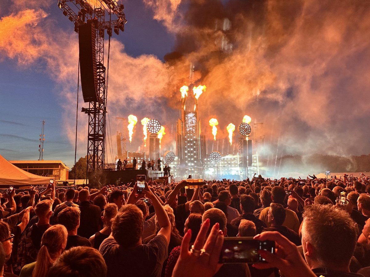 HaanKris's tweet photo. Mooi feestje 🍻 https://t.co/qK5aGogoDP