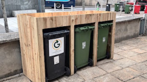 TallaghtComCo's tweet image. Thanks to #AWSinCommunities volunteers who helped paint the village lamposts black, install more new onstreet planters and built a second green bin store in #Tallaght village this week 🫶🏻 @TidyTownsIre 
#GreenOurVillage #FeedTheBees