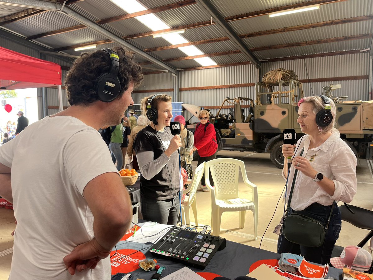 larastimpson's tweet image. Who doesn’t love the Alice Springs show?! A fab morning spent as part of the brekkie show team for our live broadcast. We’ll be there across the weekend, so if you’re local - come say g’day!!