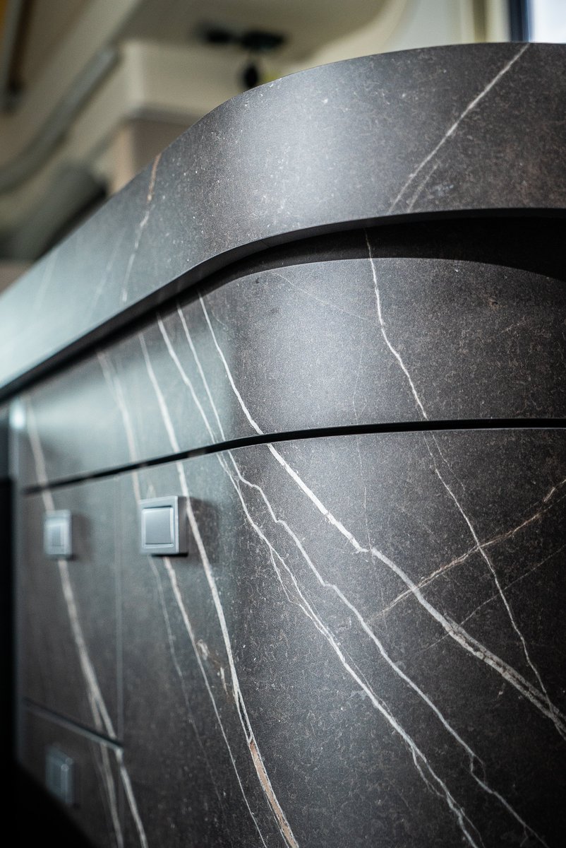 Wingamm1's tweet image. Oasi 610M: kitchen block.

Contemporary design for the kitchen block with Durable HPL laminate top with capacious glass-fibre sink cover/countertop. 

#wingamm #staywingamm #wingammcampers #oasi610 #oasi610m #madeinitaly #rvlife #travel