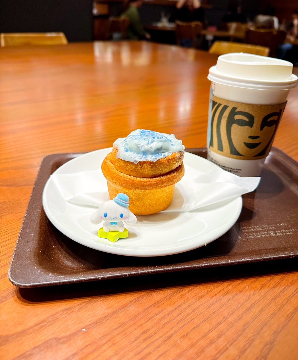 cccnpu's tweet photo. 塩バニラロール、推しカラーでつい食べてしまった💙💭 https://t.co/Pyoz7FfjIa