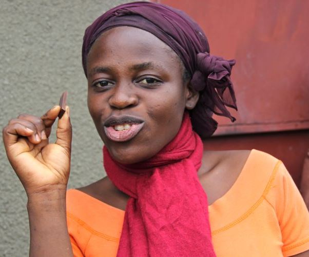 Happy #WorldChocolateDay! Flashback to 2012 and our #radio programme with women #cocoa farmers in DRC, implemented in partnership with <a href="/Original_Beans/">Original Beans</a>. It's the world’s most sustainable chocolate according to #ChocolateScorecard2023 - presenter Jasmin thinks it's delicious too!