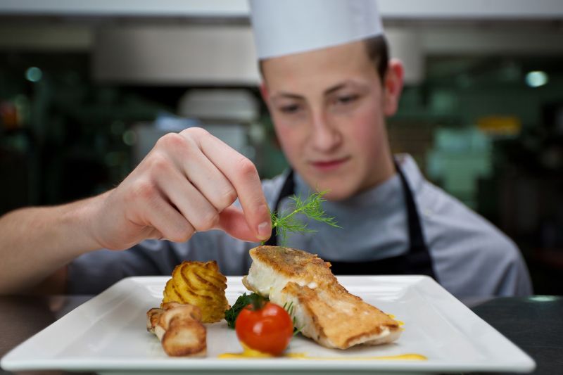 An apprenticeship is a genuine job, with training, meaning you can earn while you learn and gain a nationally recognised qualification. Want to know more about the great opportunities for #Apprenticeships in #Hospitality have a read here  

👉ow.ly/XLqx50JY3m9