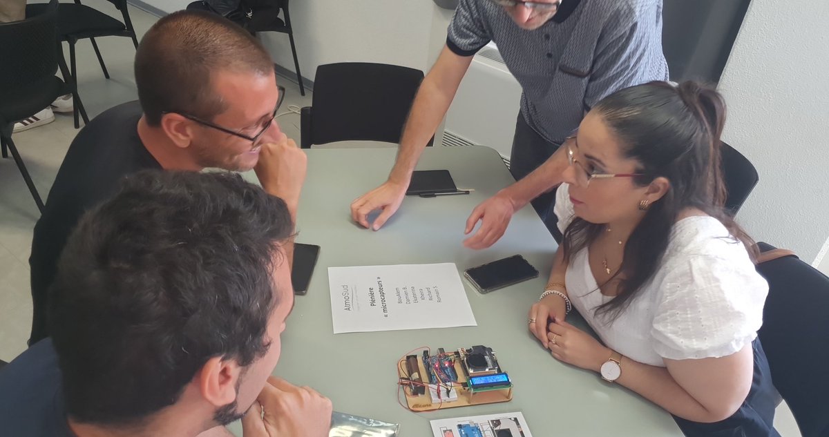 Edw_rvlt's tweet photo. @DominiqueR1326 @AtmoSud @AirCarto Du teambuilding autour du montage de microcapteurs https://t.co/LwIbGVfqZ3