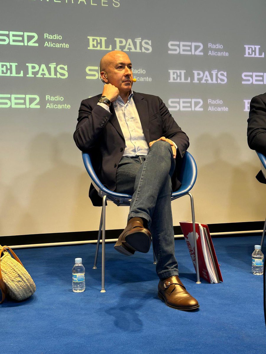 pspvalicante's tweet photo. .@AlejandroSolerM al PP: “Ustedes quieren que las cosas vayan mal para que le vaya bien a ustedes”
#DebateenlaSER
#VotaPSOE
#EspanaAvanza https://t.co/7WslN3tJ96