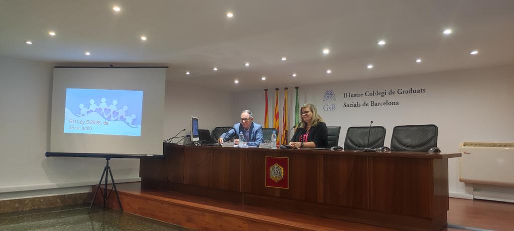 sandrazapateroz's tweet photo. Iniciem #jornada al @CGSBARCELONA amb la benvinguda de la il.lma Degana Sra. @CerquedaMontse amb el ponent Sr. Benavides #RDLL 5/2023 https://t.co/vsDAhZWthx