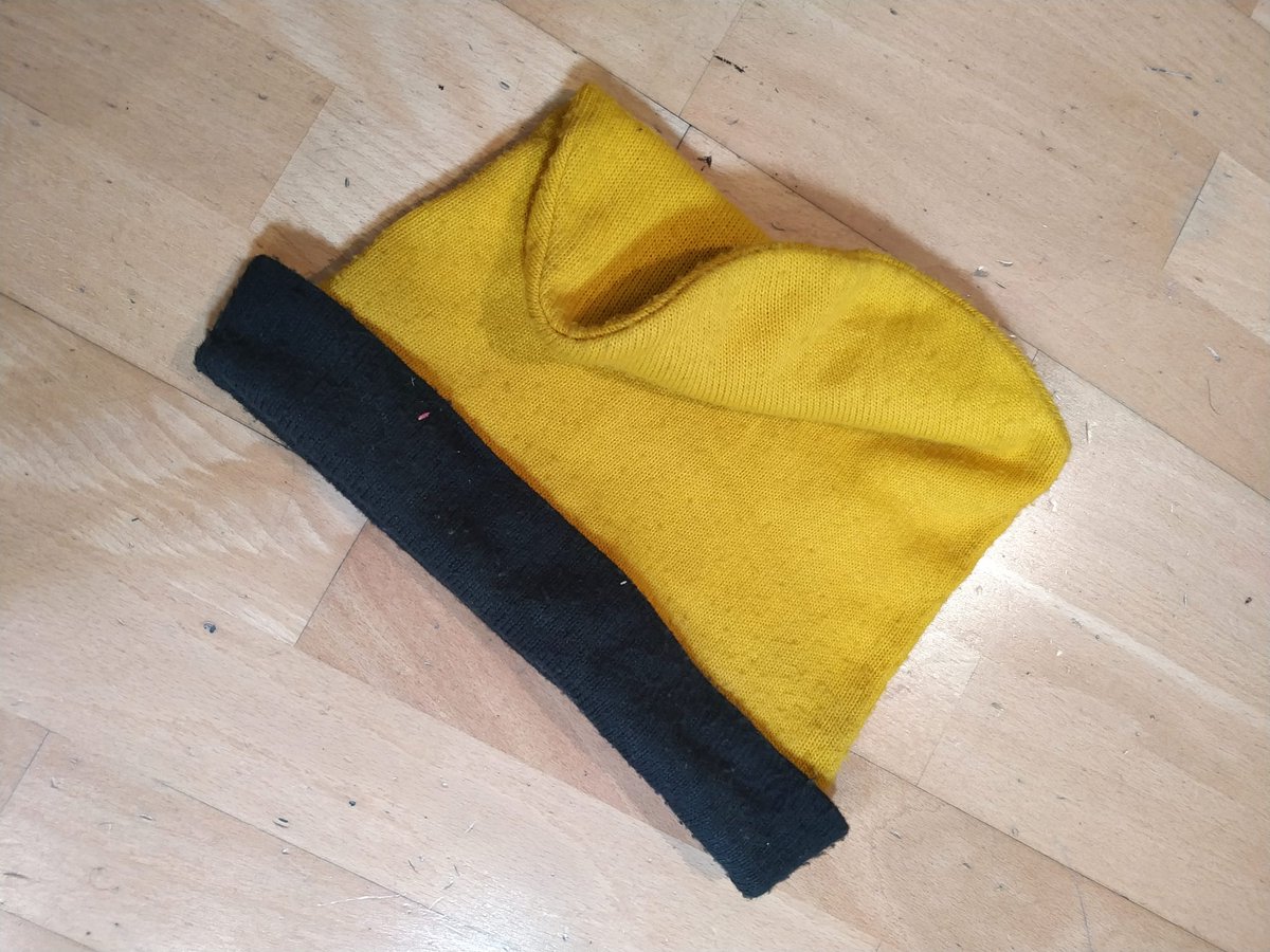 Entre els objectes que millor el descriuen hi ha un joc de construcció que va fer el seu tiet besaví; la barretina del lutier de Sant Esteve de les Roures (<a href="/Luthiersedr/">Luthier Sant Esteve De Les Roures</a>); una radiografia de les mans, perquè és l'eina més valuosa del seu taller i el llibre