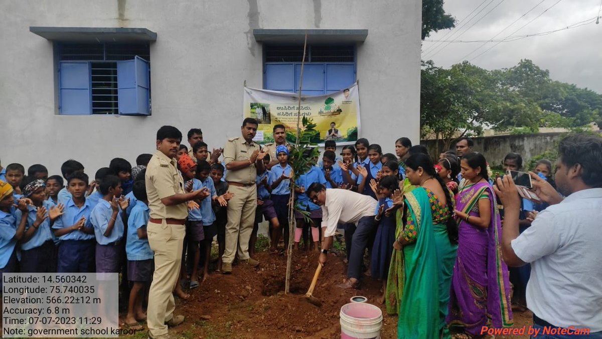 DCFHaveriDn's tweet photo. ಹಾವೇರಿ ಉಪವಿಭಾಗದ ಬ್ಯಾಡಗಿ ಹಾಗೂ ರಾಣೇಬೆನ್ನೂರು ವಲಯ ವ್ಯಾಪ್ತಿಯ ಬಿಸಲಹಳ್ಳಿ ಗ್ರಾಮದ ಪ.ಪೂ ಕಾಲೇಜು ಹಾಗೂ ಕರೂರು ಗ್ರಾಮದ ಮಾಡೆಲ್ ಶಾಲೆ  ಆವರಣಗಳಲ್ಲಿ ವನಮಹೋತ್ಸವ ಕಾರ್ಯಕ್ರಮವನ್ನು ಆಚರಿಸಲಾಯಿತು. ಕಾರ್ಯಕ್ರಮದಲ್ಲಿ ಶಾಲಾ ಮಕ್ಕಳು, ಅರಣ್ಯ ಇಲಾಖೆ ಅಧಿಕಾರಿಗಳು, ಸಿಬ್ಬಂದಿಗಳು, ಸಾರ್ವಜನಿಕರು, ಶಾಲಾ ಶಿಕ್ಷಕರು ಭಾಗವಹಿಸಿದ್ದರು. #KFD https://t.co/43ZvuhfdZr
