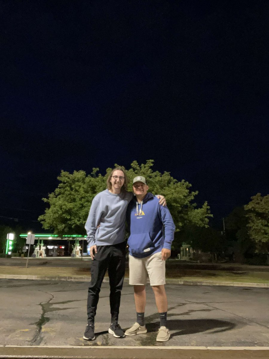 ThatRandomGamr's tweet photo. Going from streaming Minecraft together 12 years ago to finally meeting up now! @KaptiveTV https://t.co/e5l7maxjri