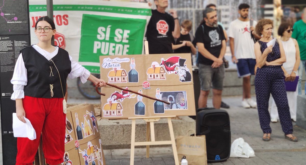 StopDesahuciosC's tweet photo. De nuevo en la calle denunciando que entidades bancarias, fondos buitre, gestoras de recobro y de inmuebles están repletas de malas prácticas, abusos, falta de información y acoso a miles de familias. Entidades tales como @cajasur #promontoria #finsolutia y #axactor https://t.co/xmK7riaTTV