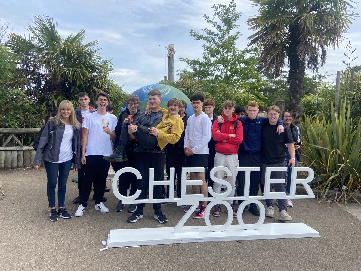 huttonsixthform's tweet photo. Yesterday year 12 visited Chester Zoo for our annual Psychology and Sociology field trip. The students had the opportunity to put the theories learnt in lessons into practise through observing animal behaviour.
A lovely day was had by all! https://t.co/m7tlgrGPag