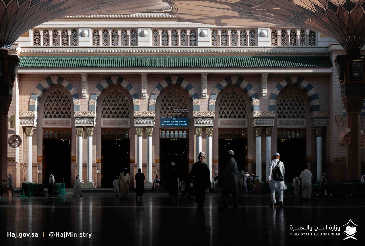 HajMinistry's tweet photo. “هذي المدينةُ قد تألّق فوقها *
تاجٌ .. يُرصَّعُ بالهُدى ترصيعًا”

#مكة_والمدينة_في_انتظاركم_بشوق https://t.co/zfNag4uu2P