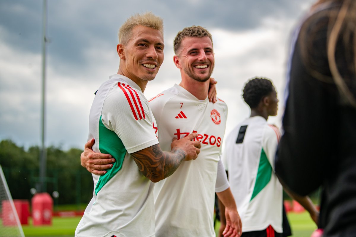 ManUtd's tweet photo. Friends 🤗

#MUFC https://t.co/9nHiTeqmt4
