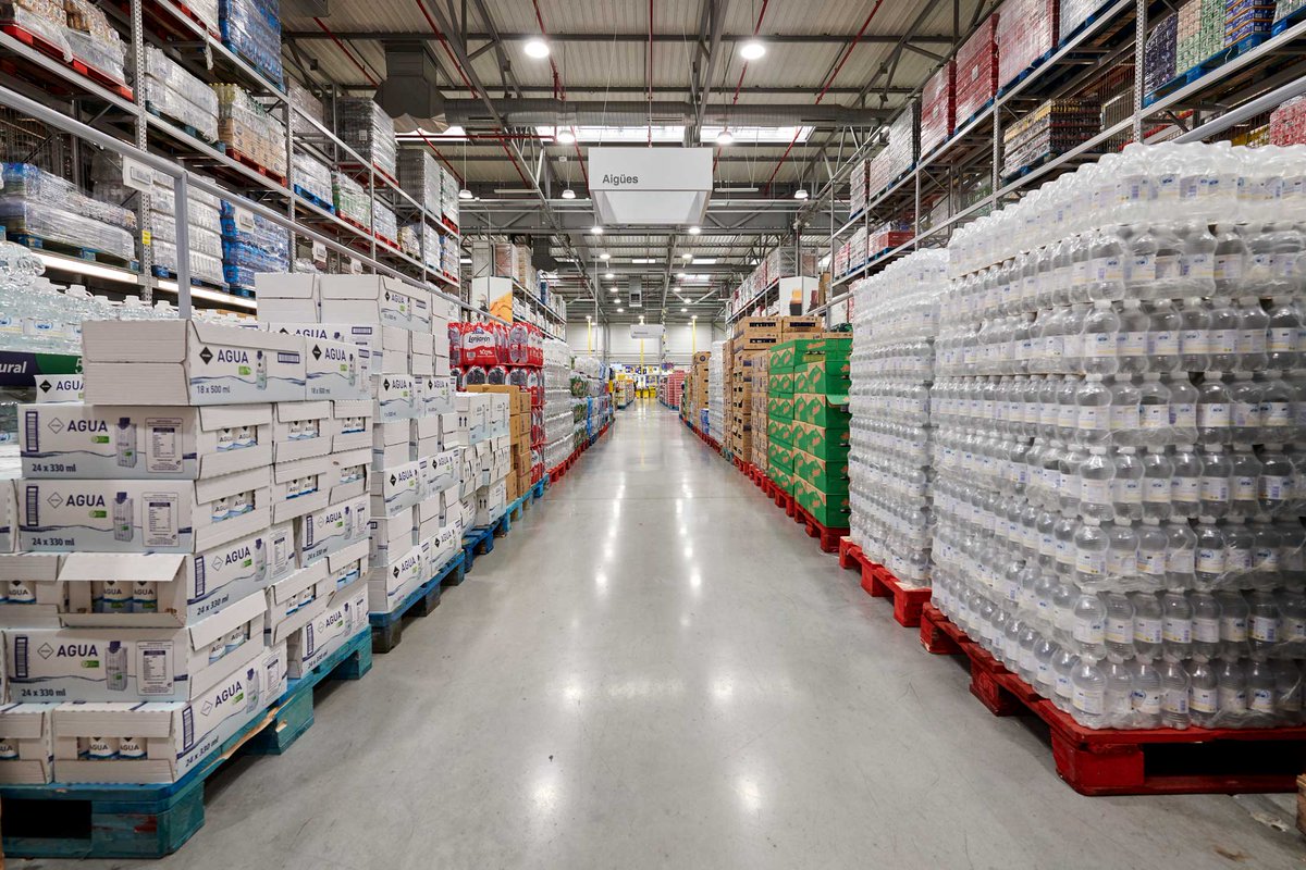 METRO_News's tweet photo. High #inventories and strong #OwnBrands are just two aspects to ensure the best possible #availability of #goods -  have a read at #MPULSE to find out what else is key here 💡👇https://t.co/yLLtqMQVcS #WholesaleToTheMax #LetsDoThis https://t.co/vvkAUXMycK