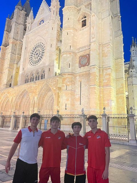 canteraatlvall's tweet photo. 🤾‍♂️ Nuestros MiniGladiadores, Daniel Cristobal, Álvaro Lopez, Fernando Gallego y Javier Nieto están disfrutando del III Torneo Nacional Luis Colmenero, que se esta celebrando en León durante esta semana.

👉Hoy  jugarán a las 17:00 horas la semifinal.

🍀Mucha suerte campeones! https://t.co/4Yg63lIN34