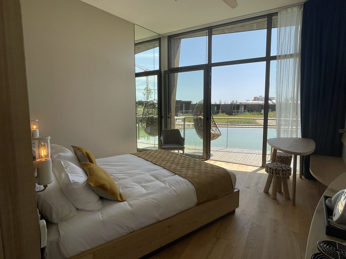 🌿 Inauguration de l’hôtel nature "Ecolodgee" au <a href="/futuroscope/">Futuroscope</a>
➡️120 lodges familiaux pour se reconnecter à la nature
➡️85% des travaux réalisés par des entreprises de la #Vienne
➡️Un projet du plan de développement de 300M€ soutenu par la <a href="/sem_pat86/">SEM Patrimoniale de la Vienne</a> <a href="/BanqueDesTerr/">Banque des Territoires</a>