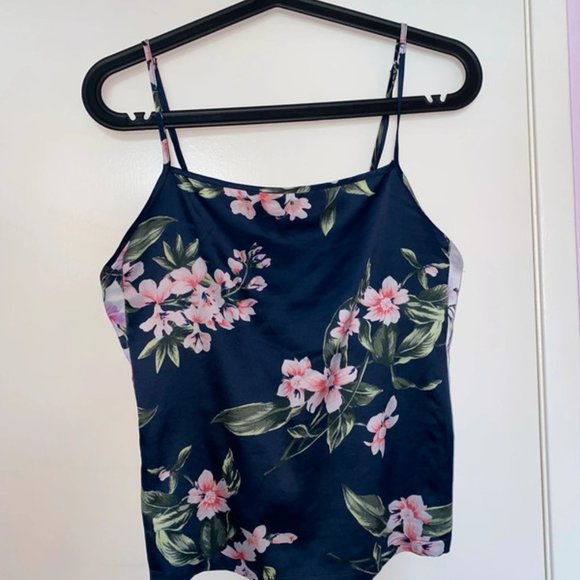 plusitscute's tweet photo. So good I had to share! Check out all the items I'm loving on @Poshmarkapp #poshmark #fashion #style #shopmycloset #bigstar #victoriassecret #morphe: https://t.co/r88Ie1nLRf https://t.co/HEb2bzU4Xe