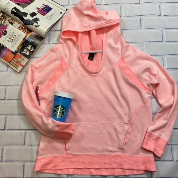 denitto_lisa's tweet photo. So good I had to share! Check out all the items I'm loving on @Poshmarkapp from @fusionorganic #poshmark #fashion #style #shopmycloset #topshop #tommyhilfiger #zella: https://t.co/Xb5zclcPWs https://t.co/UaS7xz30ON