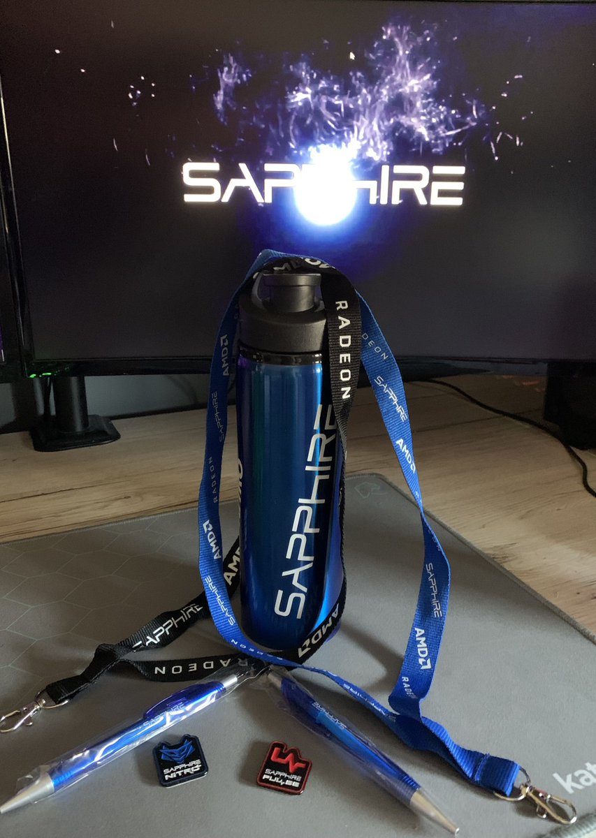 LetsGamingDE1's tweet photo. Heute kam ein tolles Päckchen von Sapphire an. Mit einer tollen, hochwertigen Trinkflasche und paar weiteren tollen Goodies.
Vielen Dank @eisenp3lz dass du, und deine Partner, uns immer wieder die Möglichkeit gibt, so etwas zu gewinnen. https://t.co/h9PUxeHPaW