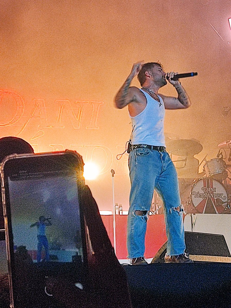MariaMimitos97's tweet photo. @DaniFdez en @weekendbeachfes ✨ https://t.co/oXcpyfSThs