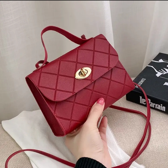donna_peer's tweet photo. So good I had to share! Check out all the items I'm loving on @Poshmarkapp from @vickiewarner68 #poshmark #fashion #style #shopmycloset #woodstock: https://t.co/3fPM3YVPxF https://t.co/ITtHmtMtTO