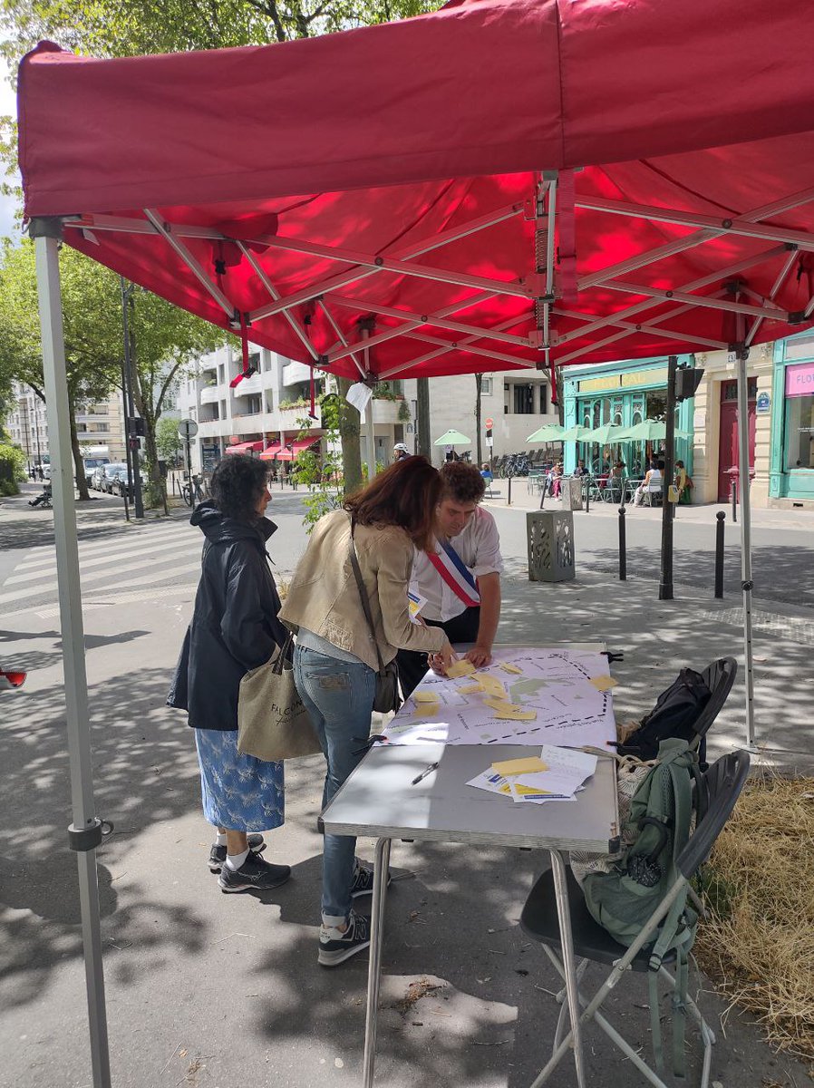 Mairiedu20's tweet photo. 🌳#EmbellirVotreQuartier #Amandiers #Belleville🚲
Mercredi, 4e atelier #CarteSurTable rue des #Couronnes. Étaient abordés la #Végétalisation, la #Sécurisation des traversées piétonnes ou encore des aménagements pour les #Vélos...
Votez pour vos favorites👇
https://t.co/IlawaDZFDt https://t.co/ZQl4iJUY7T