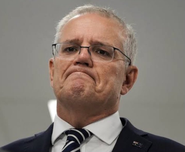 MissPolly62's tweet photo. Big shout out to the corrupt, inept journalists who were complicit in ROBODEBT by refusing to hold this criminal cartel to account. It's your job to report if the government are running the biggest extortion racket in Australia's history causing 2030 suicides. Thanks for nothing. https://t.co/DkjBHV94RP