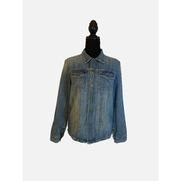 So good I had to share! Check out all the items I'm loving on <a href="/Poshmarkapp/">Poshmark</a> #poshmark #fashion #style #shopmycloset #nike #kathyvanzeeland #currentelliott: posh.mk/4YNplyGMeBb