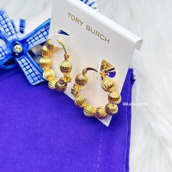 So good I had to share! Check out all the items I'm loving on <a href="/Poshmarkapp/">Poshmark</a> from <a href="/KarenOconner36/">Karen O'Conner</a> #poshmark #fashion #style #shopmycloset #toryburch: posh.mk/OlXMQvsMeBb