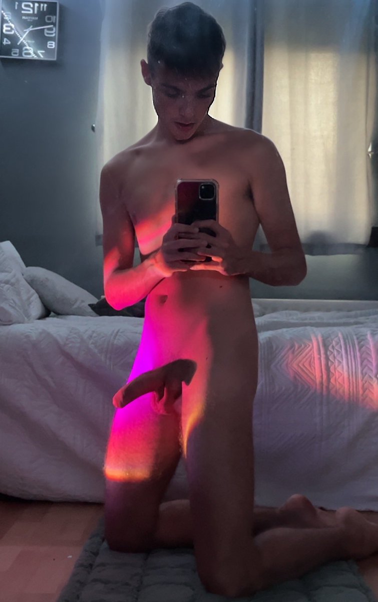 hornyglasgboy's tweet photo. RT to suck me https://t.co/Y2n6xt6dwB